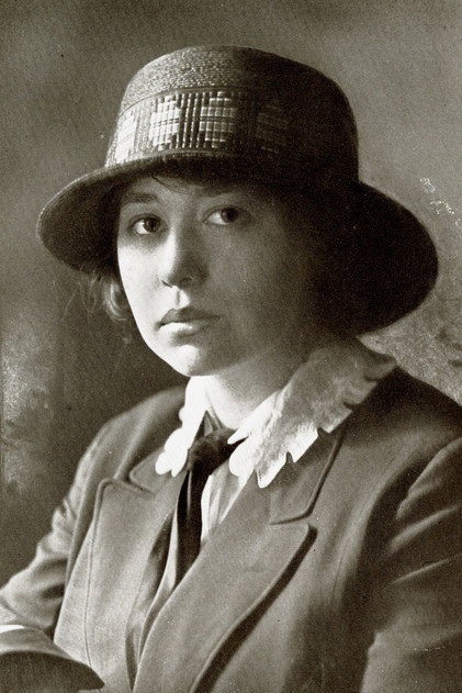 Zoë Akins
